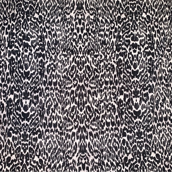 🔲LULAROE Black & White Animal Print Top "DEVIN" size Large - Picture 5 of 7